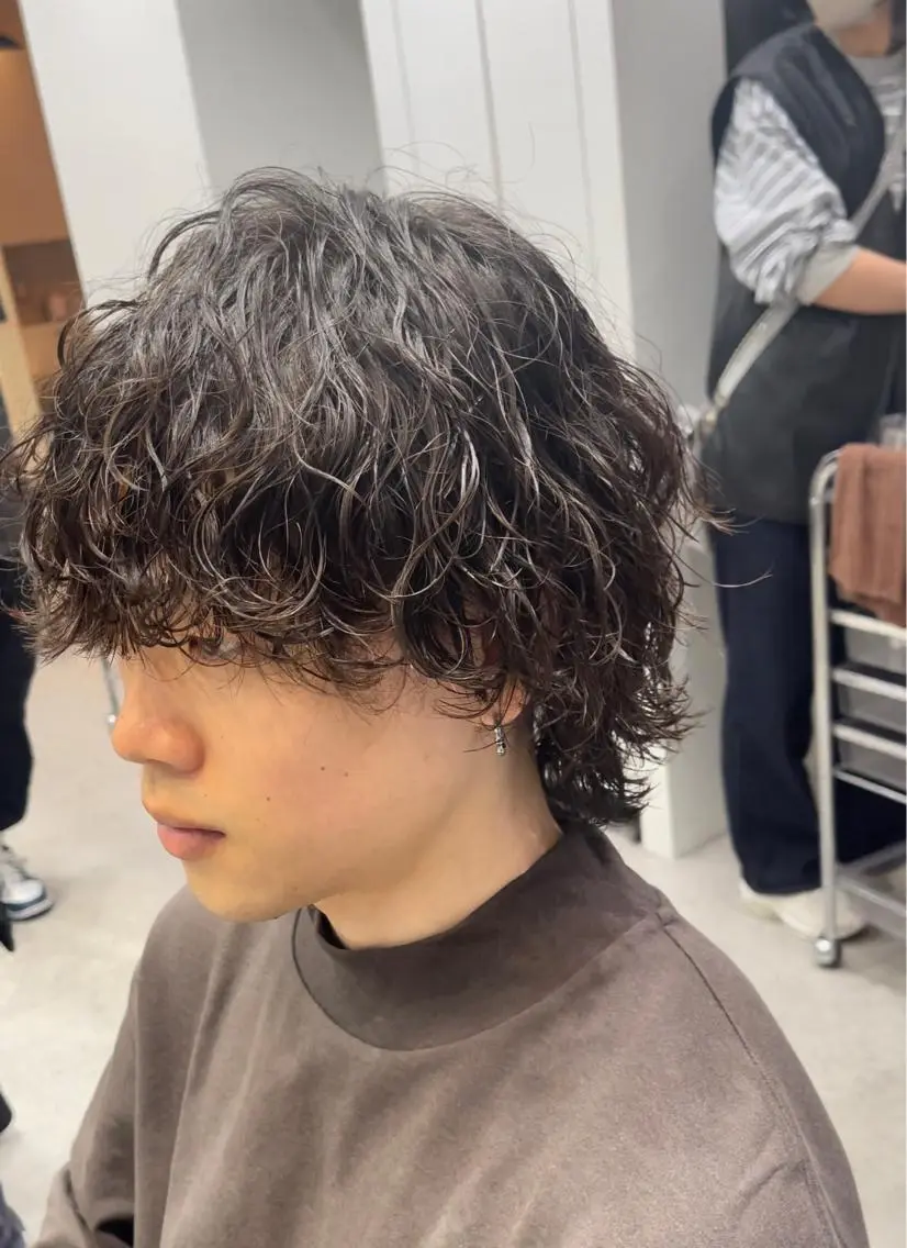ミディアム パーマ メンズ ミディアムパーマ メンズパーマ 波巻きパーマ メンズ特化 /KAKERUのヘアスタイル