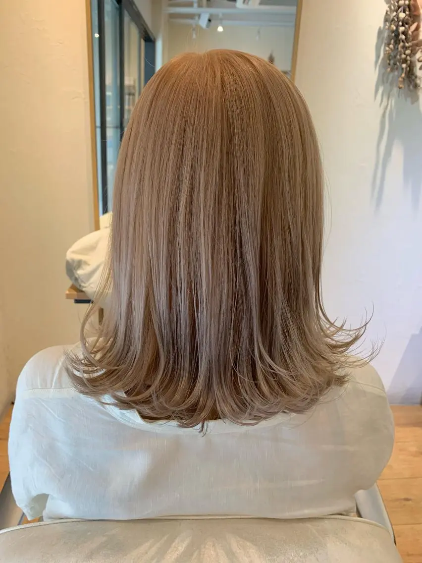 ミディアム カラー ベージュカラー ブリーチ 透明感カラー 外ハネヘア トリートメント ヘアカラー トリートメント ☆髪質改善特化☆ newi梅田 コウキのヘアスタイル