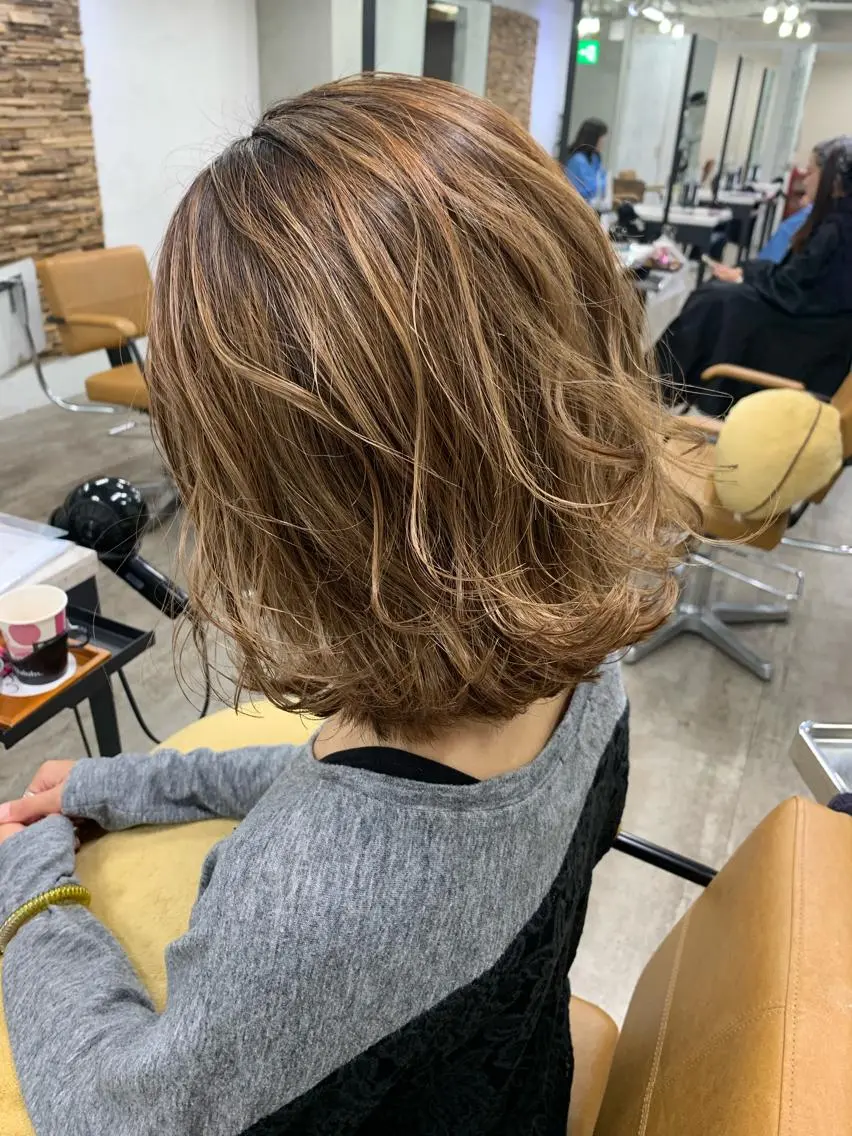 ミディアム ハイライト boutique misakiのヘアスタイル