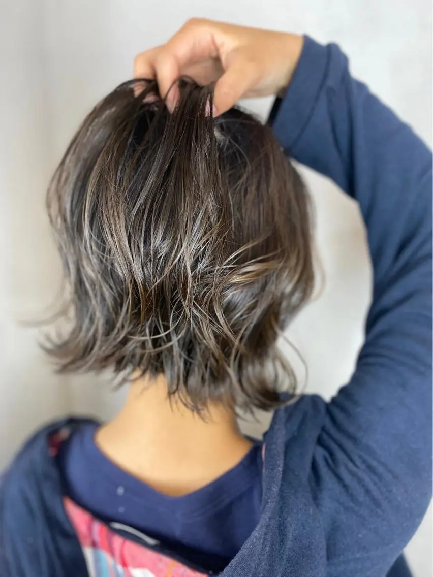 ミディアム カラー アディクシーカラー グレージュ ハイライトカラー ハイライト BROCANTE立川 karasawa.nのヘアスタイル