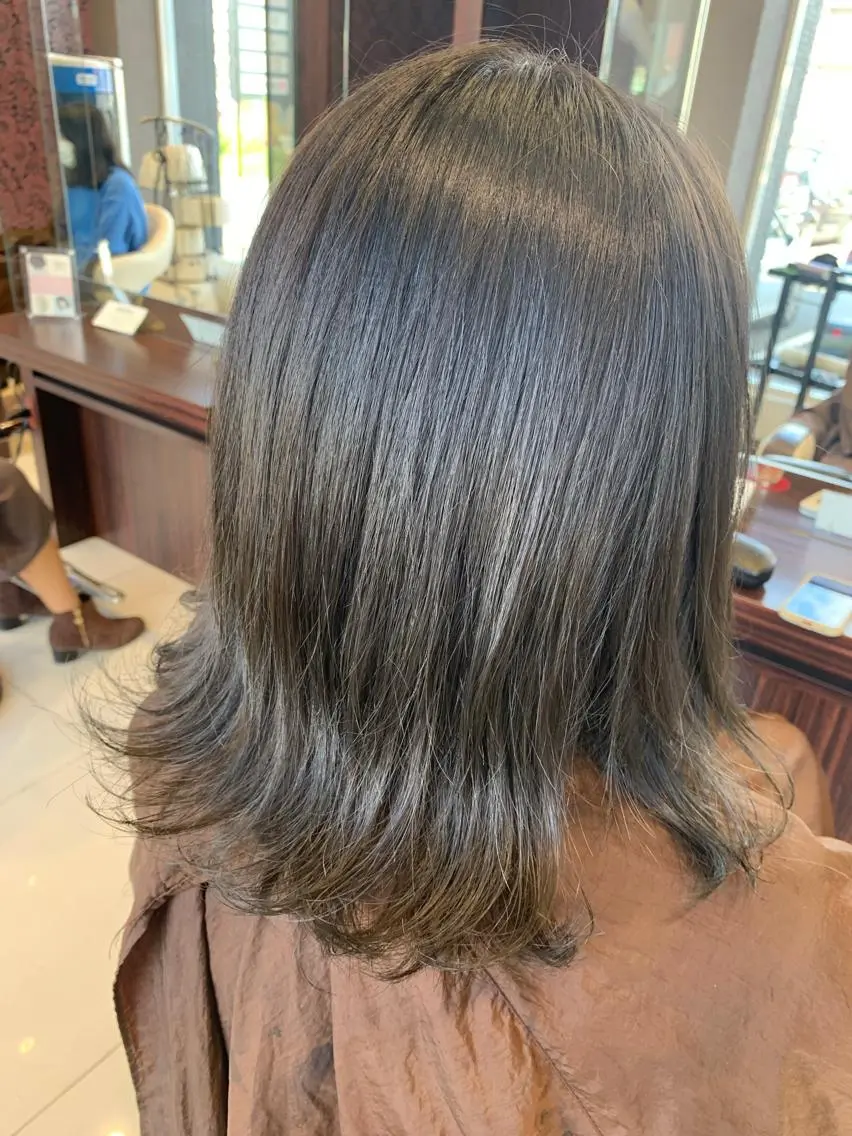 セミロング カラー 上村 菜月のヘアスタイル