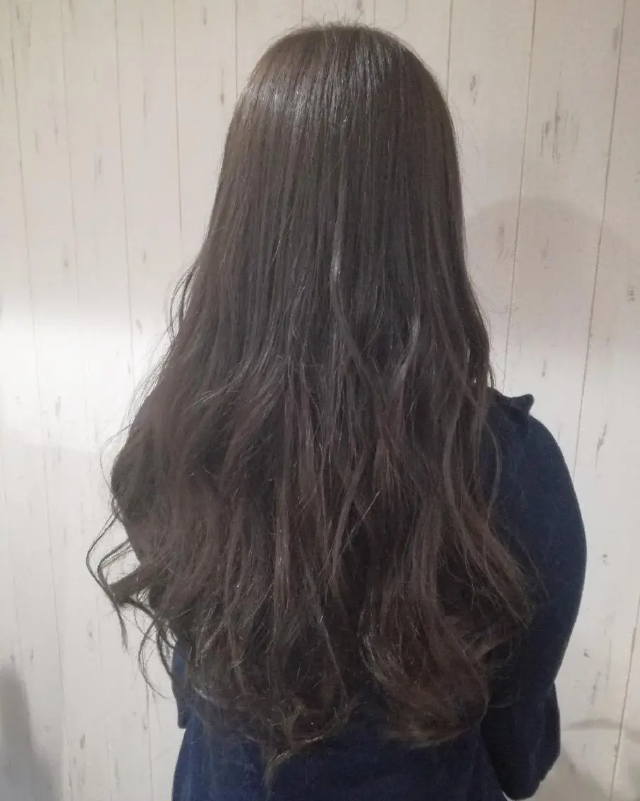 カラー ロング グレージュ 西川 敏夫のヘアスタイル