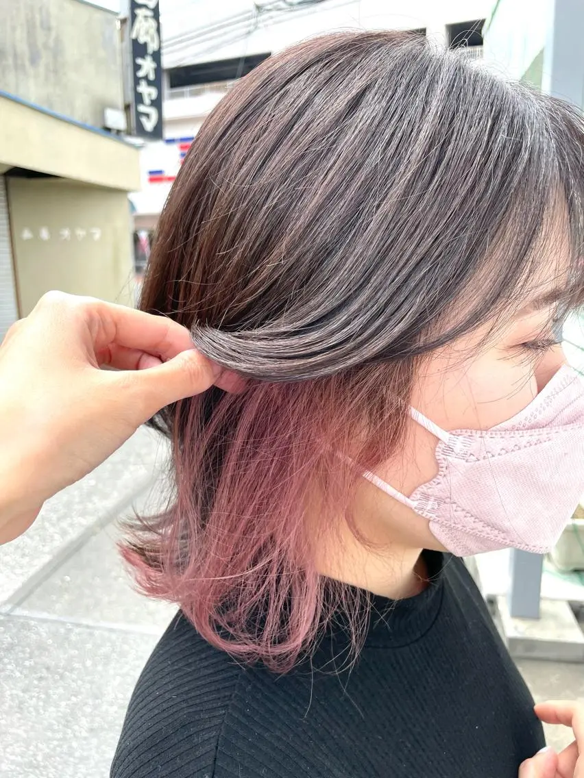 ミディアム カラー イヤリングカラー インナーカラー インナーカラー 推し ブリーチ 髪質改善のヘアスタイル