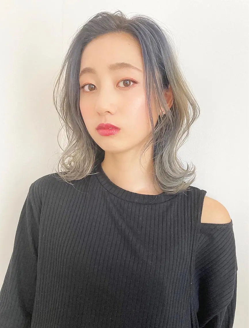 カラー あやかショート 白髪ぼかしのヘアスタイル