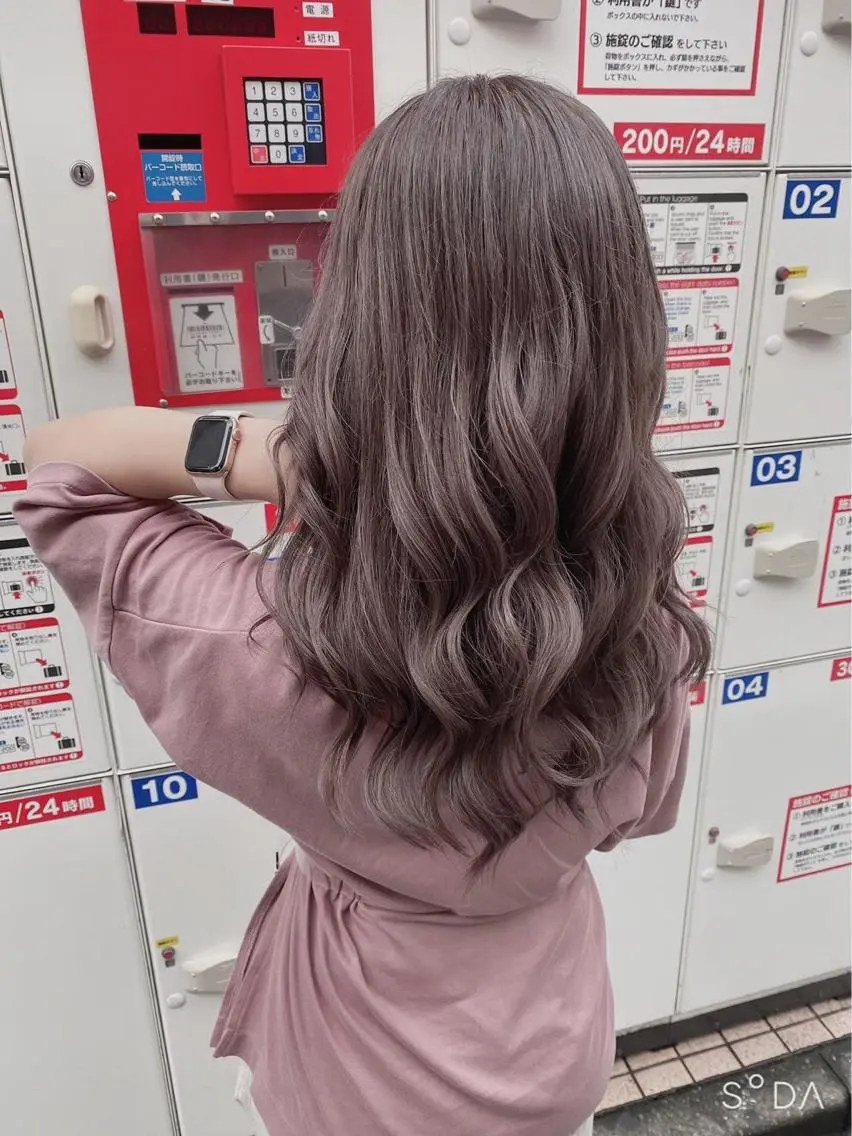 ロング 透明感♡グレージュ ♡ミルクティー♡のヘアスタイル