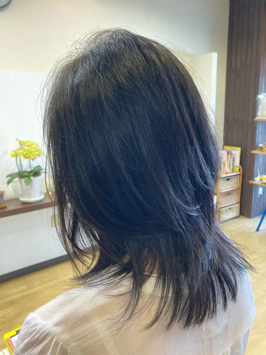 ミディアム カット ルミ エールのヘアスタイル