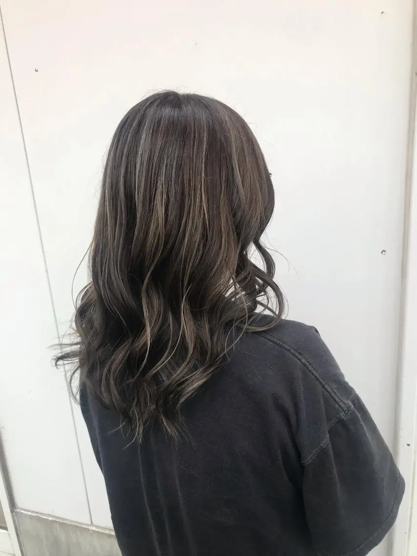 セミロング ハイライト ヘアカラー トリートメント 下條 真のヘアスタイル