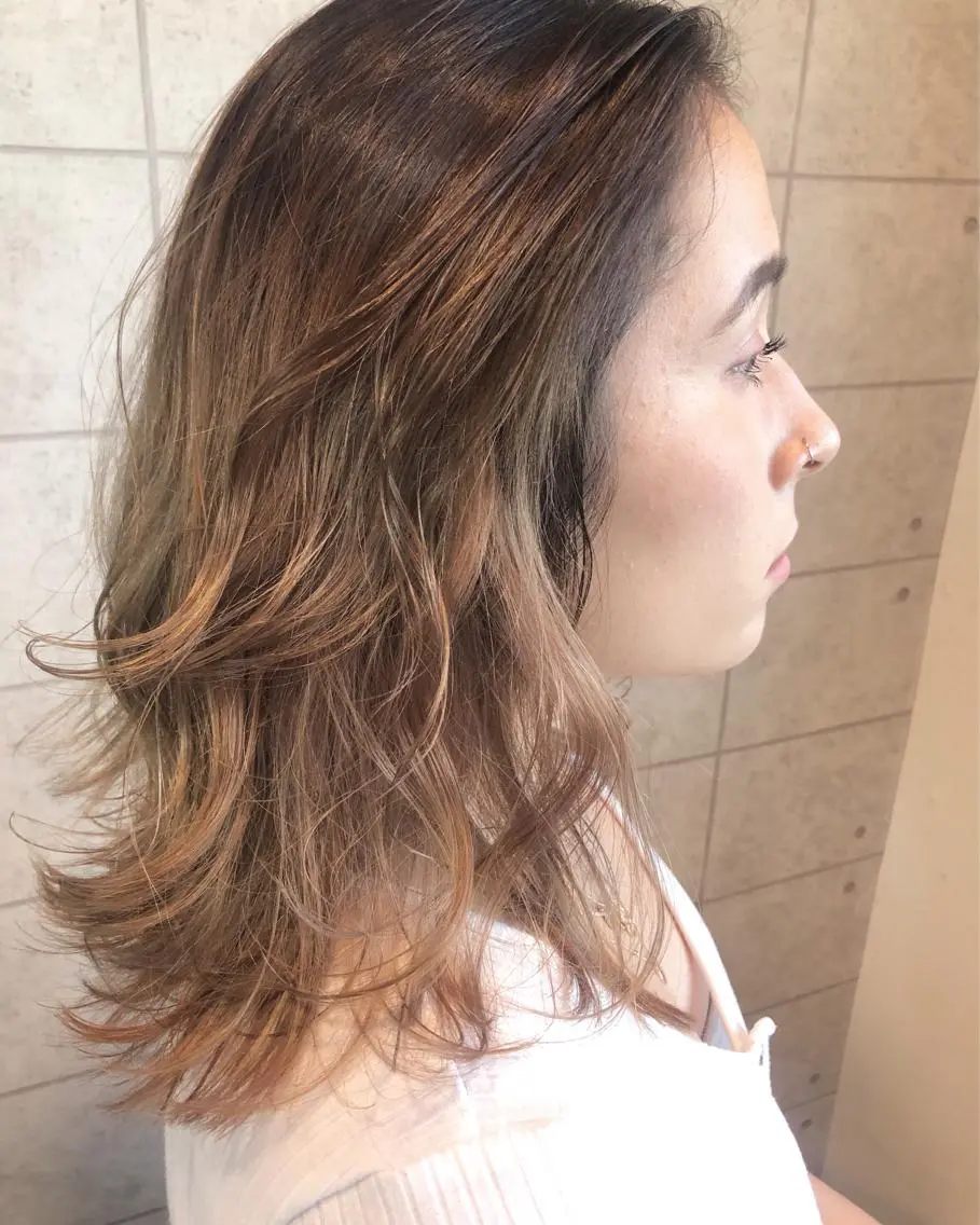 ミディアム カラー ベージュカラー グラデーションカラー 西本 夏美のヘアスタイル