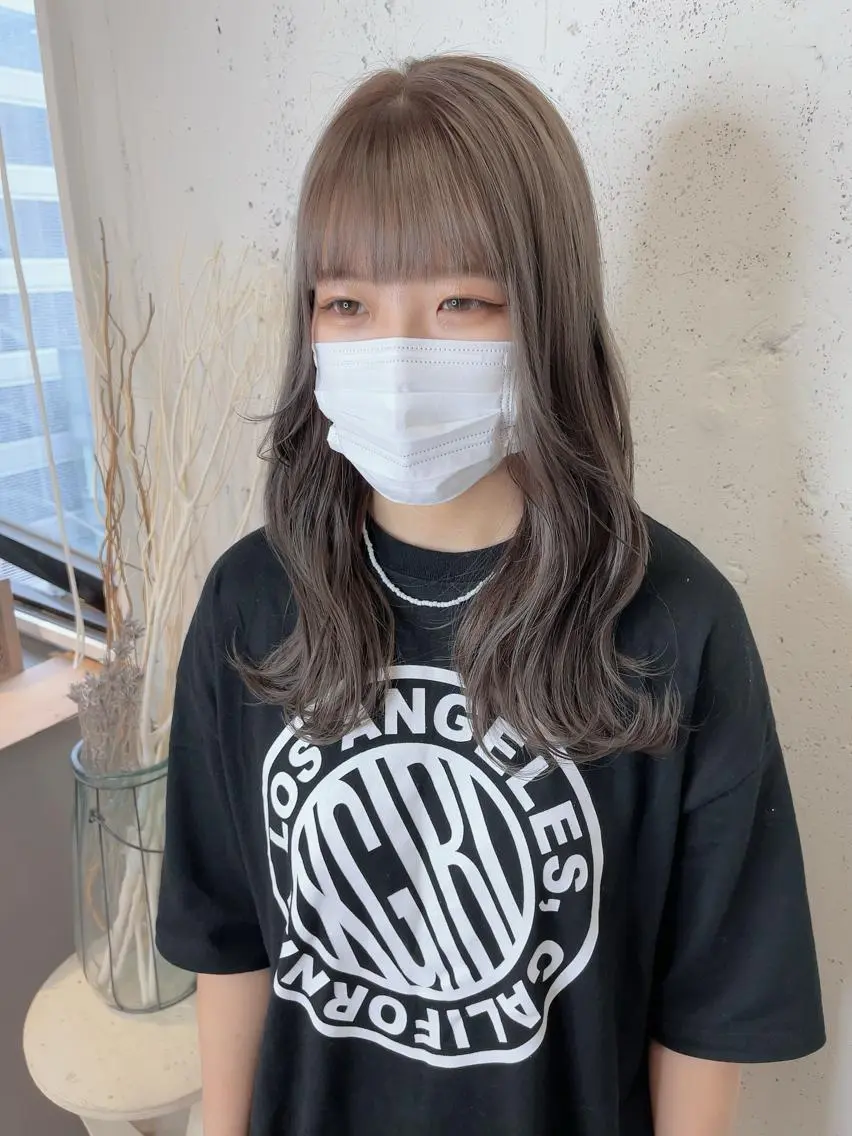 ロング カラー 透明感ハイトーン🦄 キラ🌈のヘアスタイル