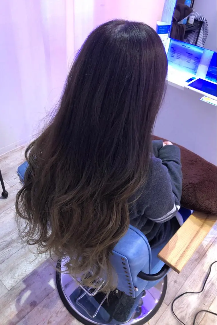 ロング カラー ベージュカラー グラデーションカラー 白井 つづりのヘアスタイル