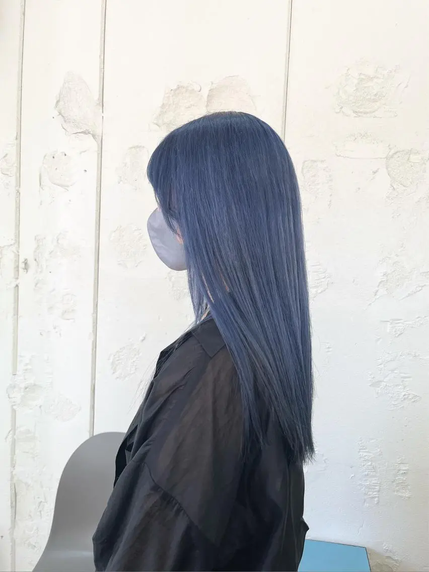 ロング カラー ネイビーカラー ハイトーン🦢 Natsumiのヘアスタイル