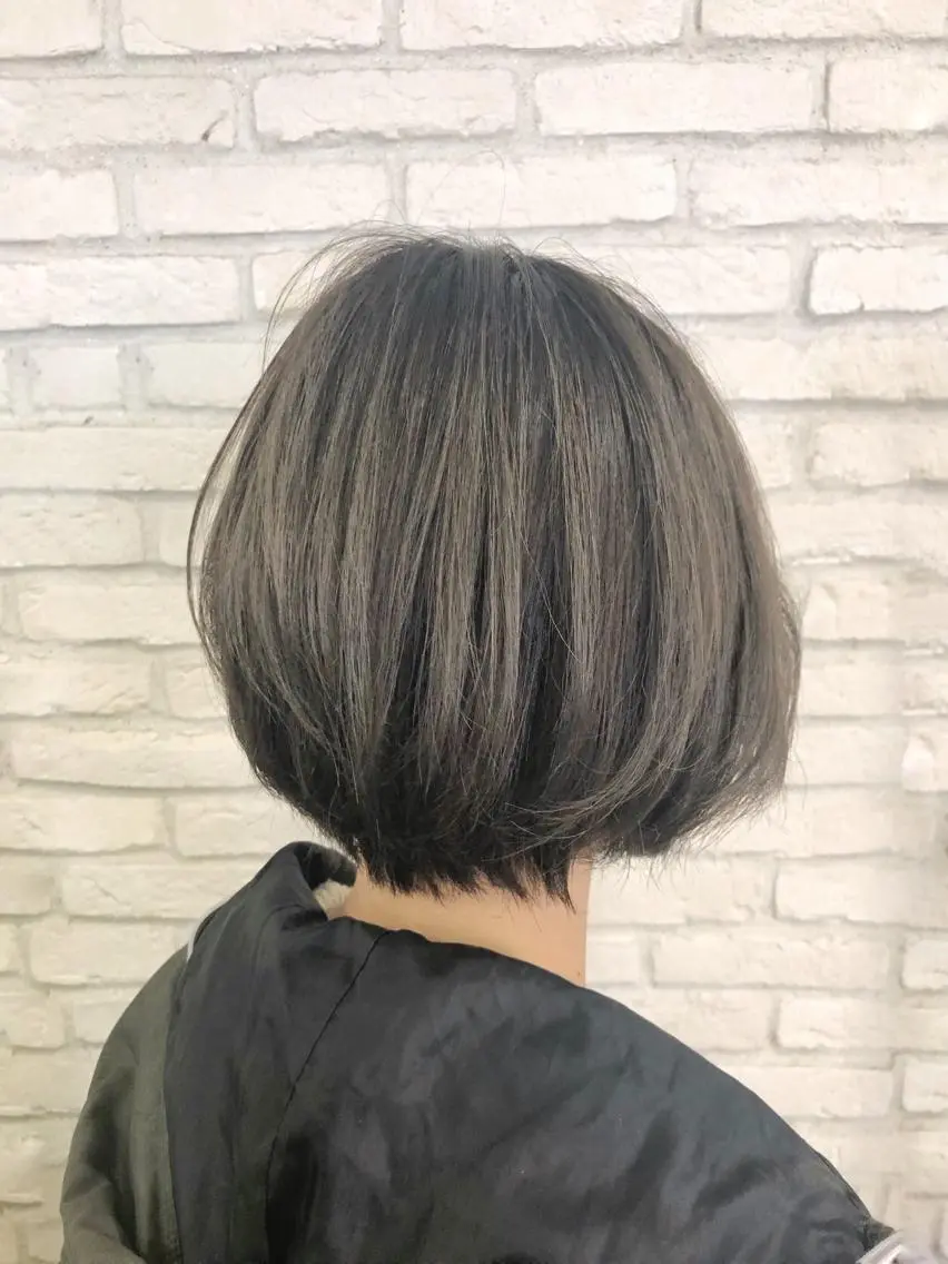 ショート カラー グレージュ ハイライトカラー ハイライト ショートヘア 大平 美沙のヘアスタイル