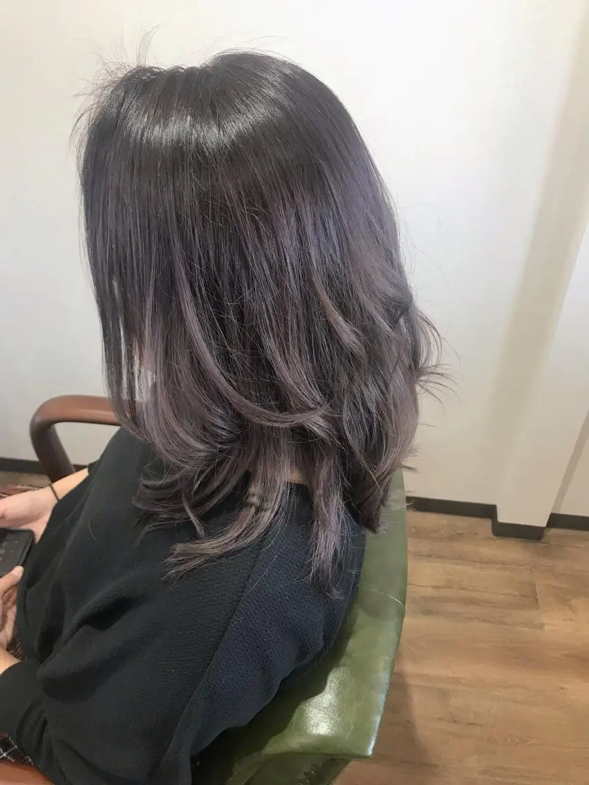 ミディアム カラー グラデーションカラー グレージュ モーヴグレージュ カット ヘアカラー トリートメント Rug Relief 吉田のヘアスタイル