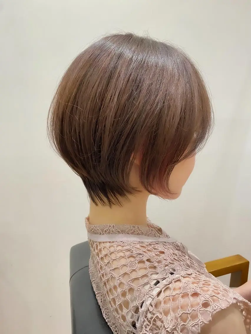 ショート カラー イヤリングカラー ショートヘア カット ヘアカラー トリートメント 宮腰一磨 ・ショート・ボブ🌿のヘアスタイル