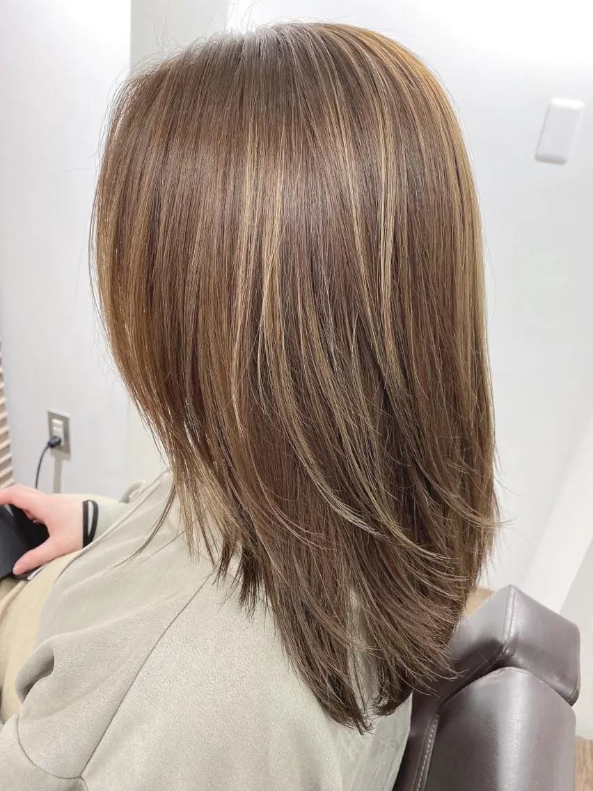 セミロング カラー ハイライトカラー ハイライト レイヤーカット ヘアカラー トリートメント ハイライト⭐️上野 高広のヘアスタイル