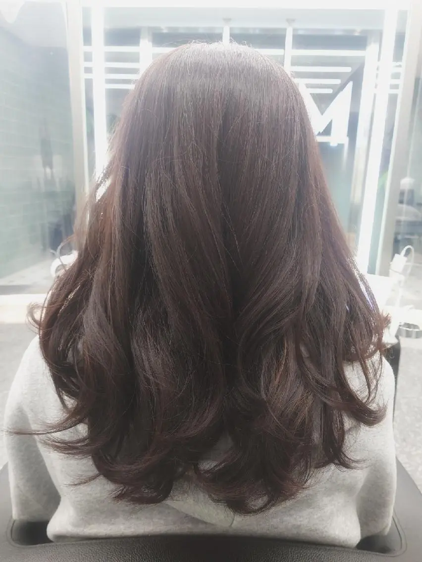 セミロング カラー ヘアカラー トリートメント あいだ🐼ミニモ 8月限定クーポン配信のヘアスタイル