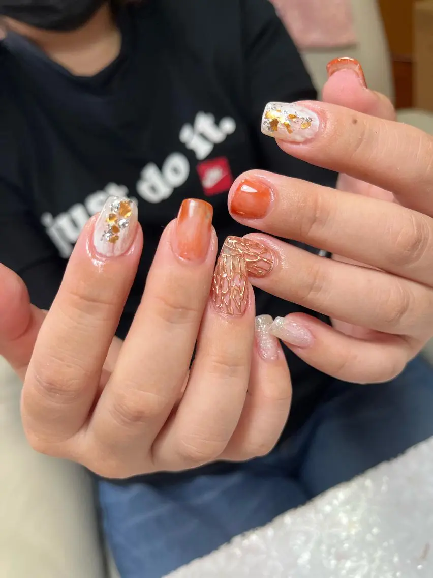 ネイル ジェルネイル キラキラネイル 韓国ネイル パラジェル ワンホンネイル nails' it...のネイルデザイン
