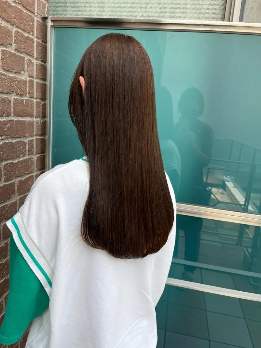 セミロング カラー パーマ ヘアアレンジ メンズ キッズ ネイル マツエク・マツパ アイブロウ メンズパーマ セミロングパーマ ブラウンカラー ケアカラー 透明感カラー 久木原 ゆりのヘアスタイル