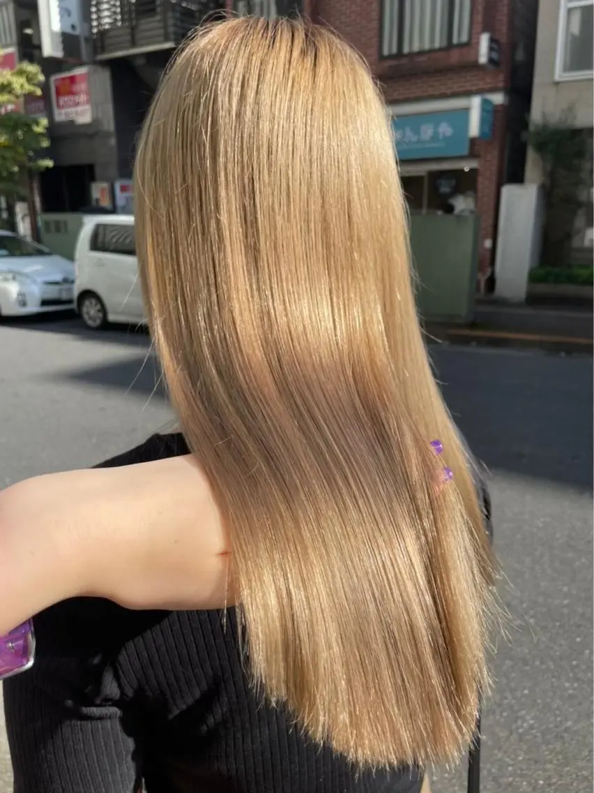 セミロング カラー ブリーチ ブロンド ケアブリーチ 透明感カラー デザインカラー ヘアカラー トリートメント まつげ/ヘア AYAKA🌙のマツエク・マツパデザイン
