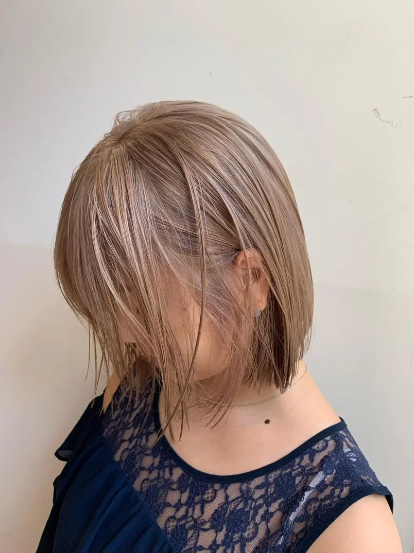 ショート カラー ベージュカラー 透明感カラー グレージュ ボブ レイヤー専門家 ダブルカラー修のヘアスタイル