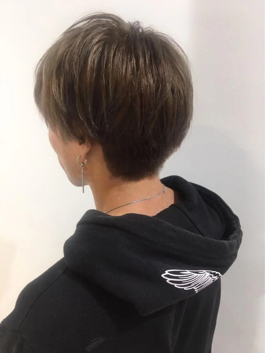 カラー メンズ メンズ韓国風 マッシュ 刈り上げ ベージュカラー カット ヘアカラー Zina西新 井上貴幸のヘアスタイル