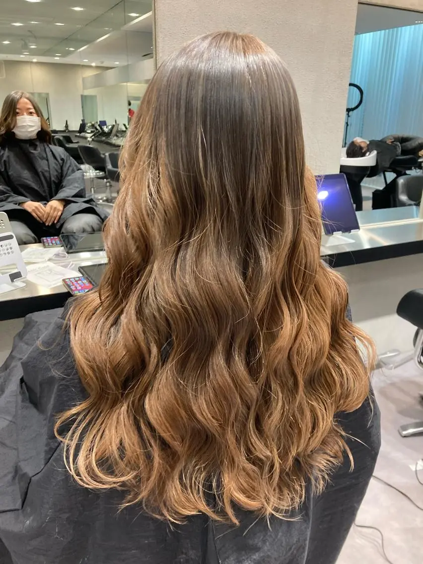ロング カラー ブリーチ ケアブリーチ グラデーションカラー 豊中/メンズ特化 岡田 龍之介のヘアスタイル