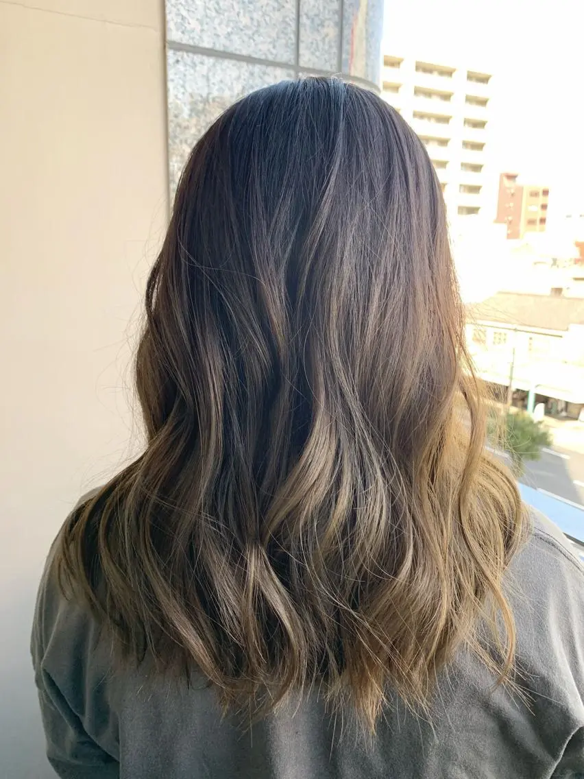 セミロング カラー ベージュカラー グラデーションカラー カット ヘアカラー NUMBER 天王寺 🌼yuriのヘアスタイル