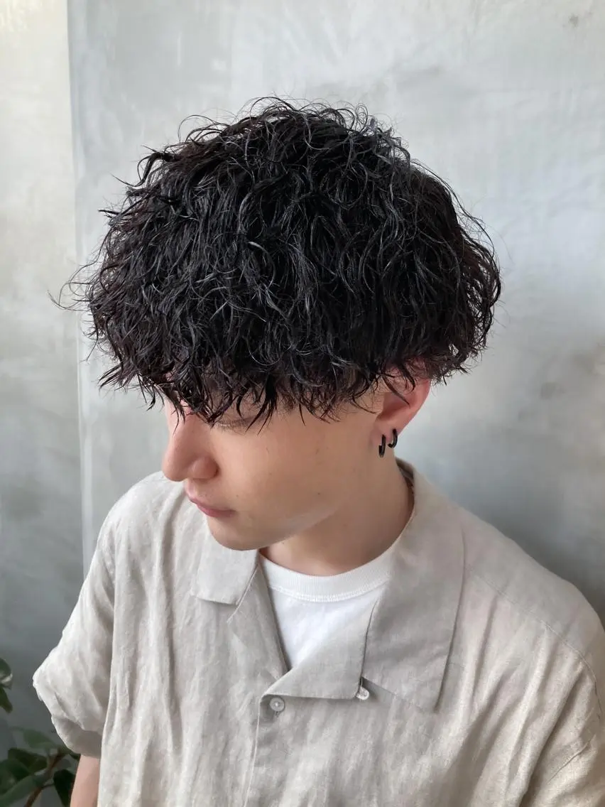 ショート パーマ メンズ マッシュ 波巻きスパイラルパー マ/シャドウパーマ駿のヘアスタイル