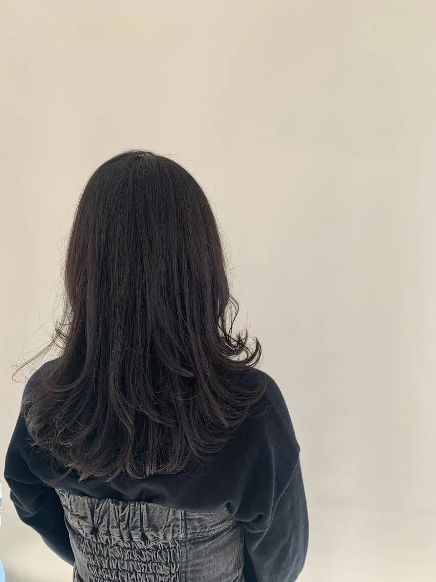セミロング カラー パーマ ヘアアレンジ ブルーカラー ブルージュ 加藤 綾華のヘアスタイル