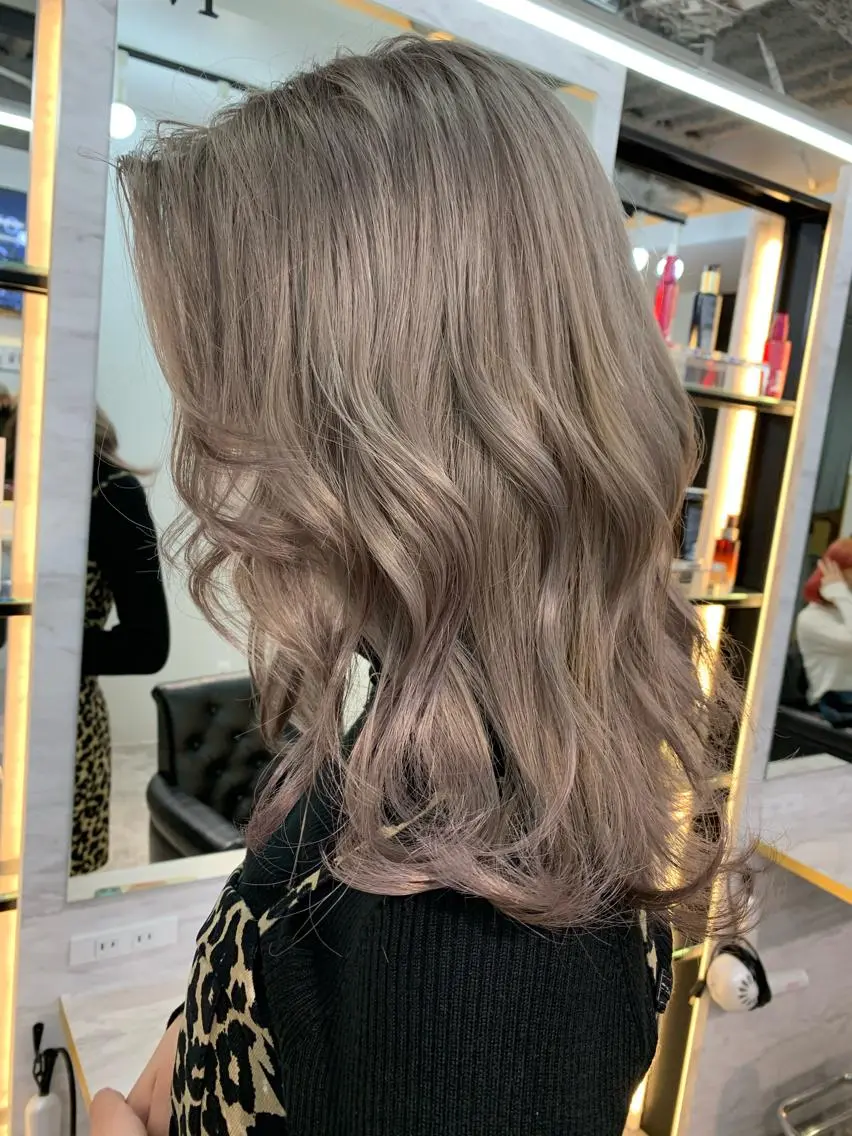 ミディアム カラー ブリーチ シルバー ヘアカラー JIL BLAN千葉 代表 Toshikiのヘアスタイル
