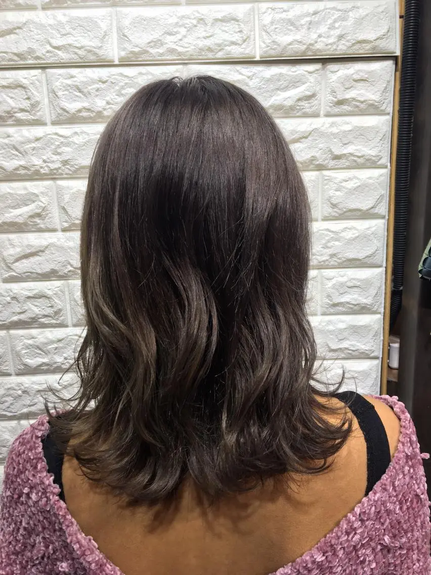 ミディアム カラー ダークグレー ハイトーンカラー IwAsh大和駅前店 河野亜里香のヘアスタイル