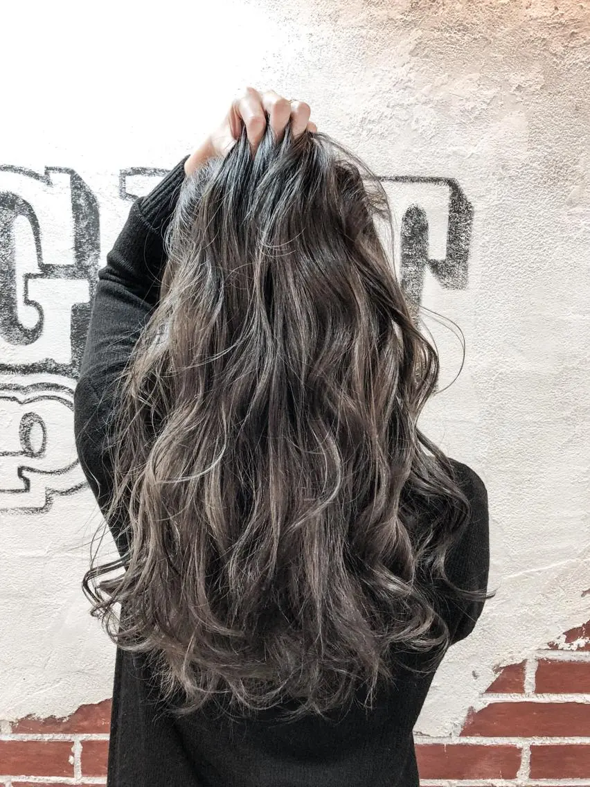 ロング EIGHT plum TOKIOリミテッドのヘアスタイル
