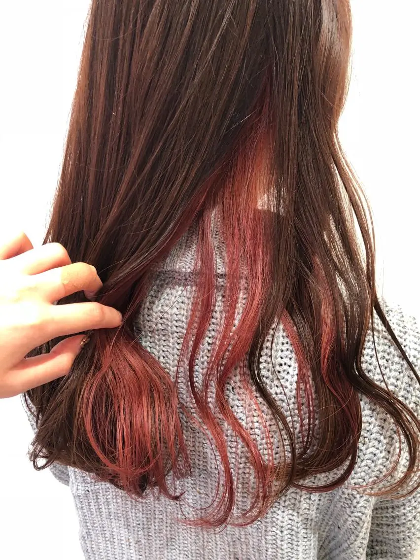 ロング カラー インナーカラー ピンクカラー レッドカラー Amour なぐらのヘアスタイル