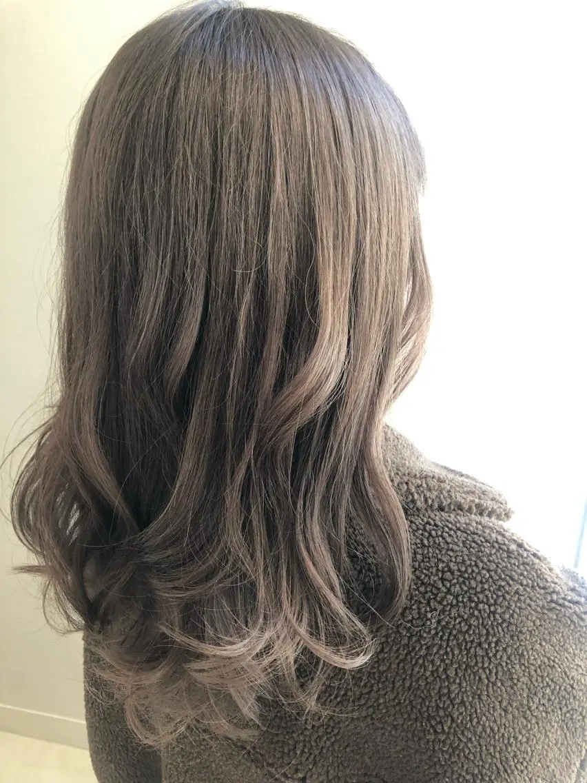 ミディアム カラー ベージュカラー ヘアカラー トリートメント 盛れるレイヤーカット 得意🌹井上美沙のヘアスタイル