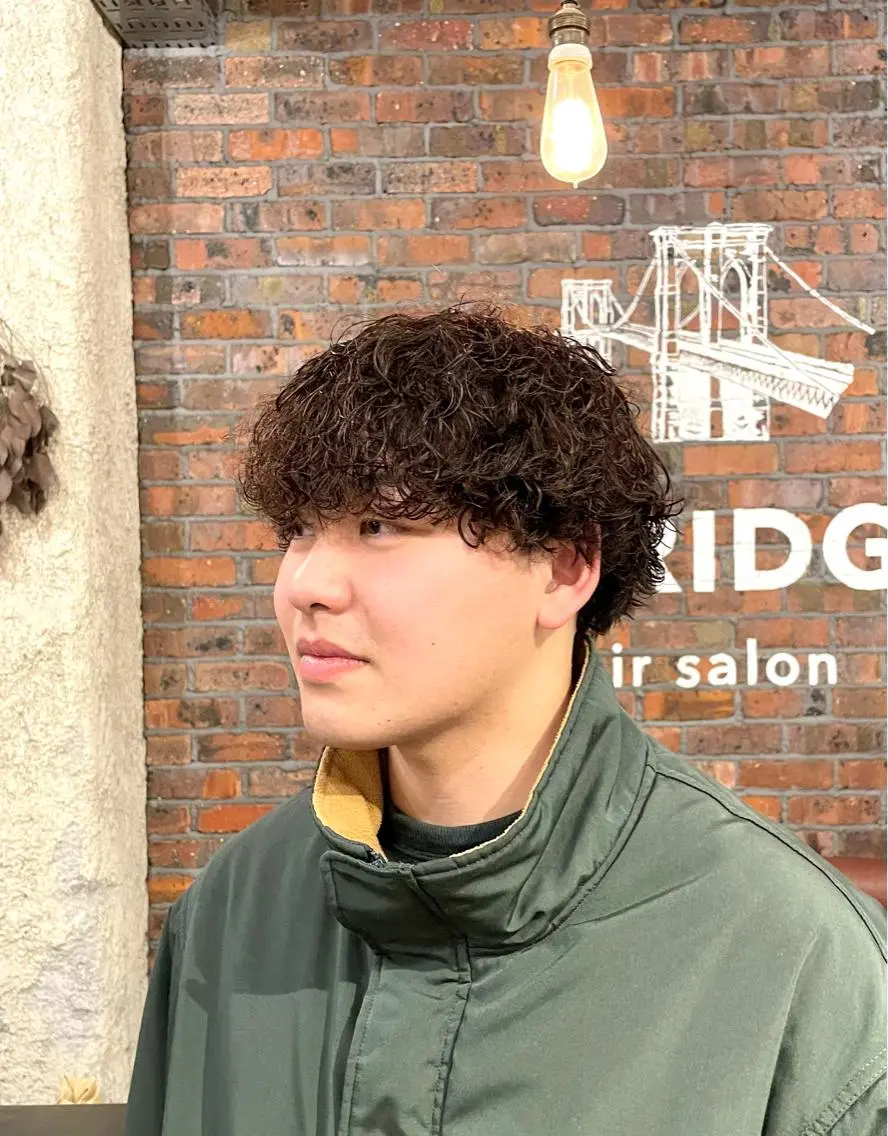 ショート パーマ メンズ メンズパーマ スペインカール 波巻きパーマ ニュアンスパーマ カット パーマ the BRIDGE 大橋伊織のヘアスタイル