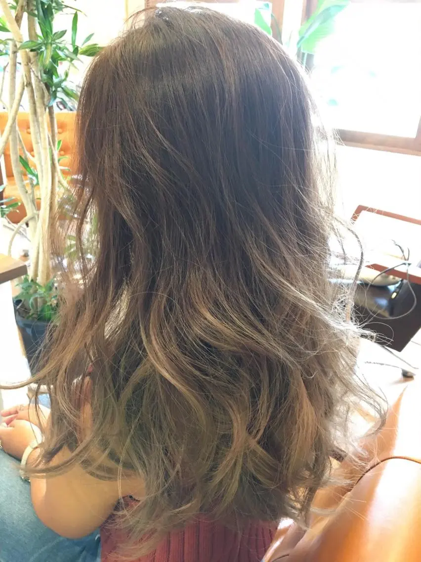 セミロング カット ヘアカラー トリートメント 井上 真利のヘアスタイル