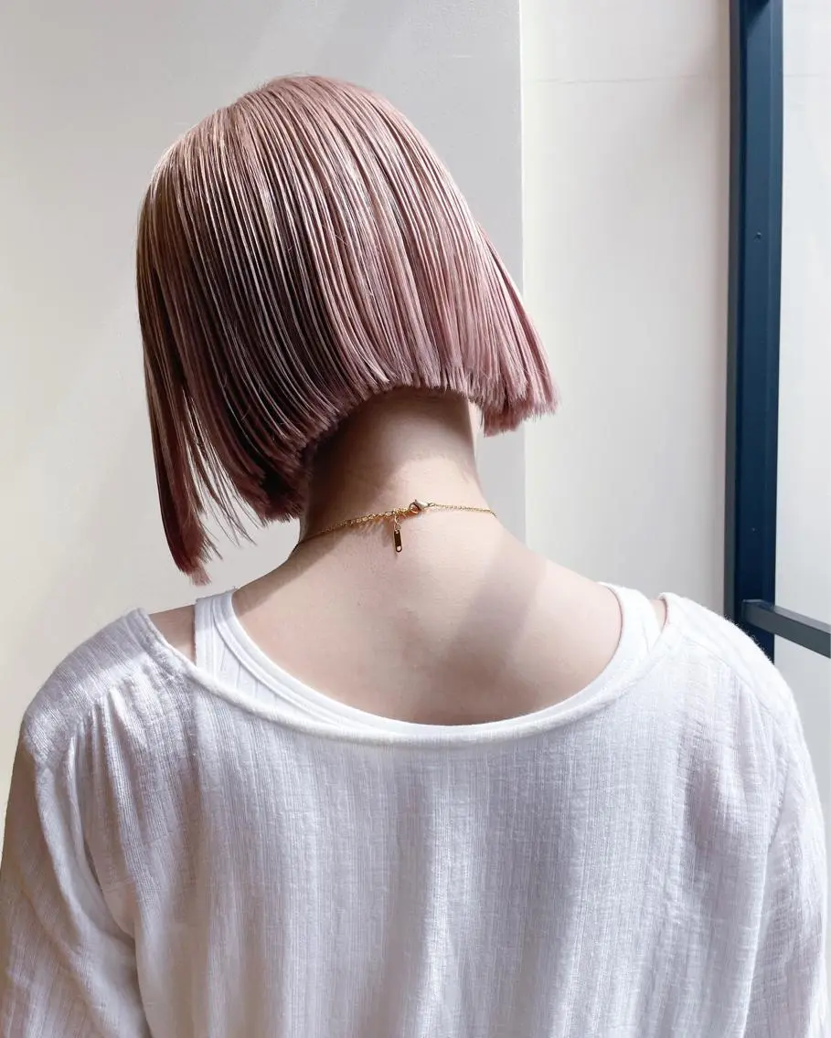 ショート ボブ 白髪ぼかしハイライト 脱白髪染めのヘアスタイル