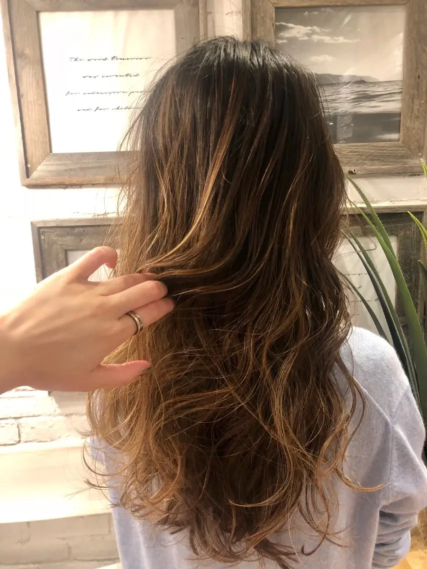セミロング 白髪に寄り添う美容師 オギノミワコですのヘアスタイル