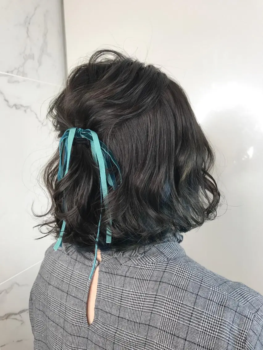 ミディアム カラー ヘアアレンジ ブルーカラー インナーカラー カット ヘアカラー トリートメント 今井 由佳のヘアスタイル