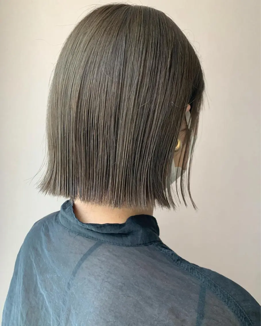 ショート カラー アッシュ ブリーチ ブリーチなしカラー オリーブアッシュ hubhair レイヤー/透明感のヘアスタイル