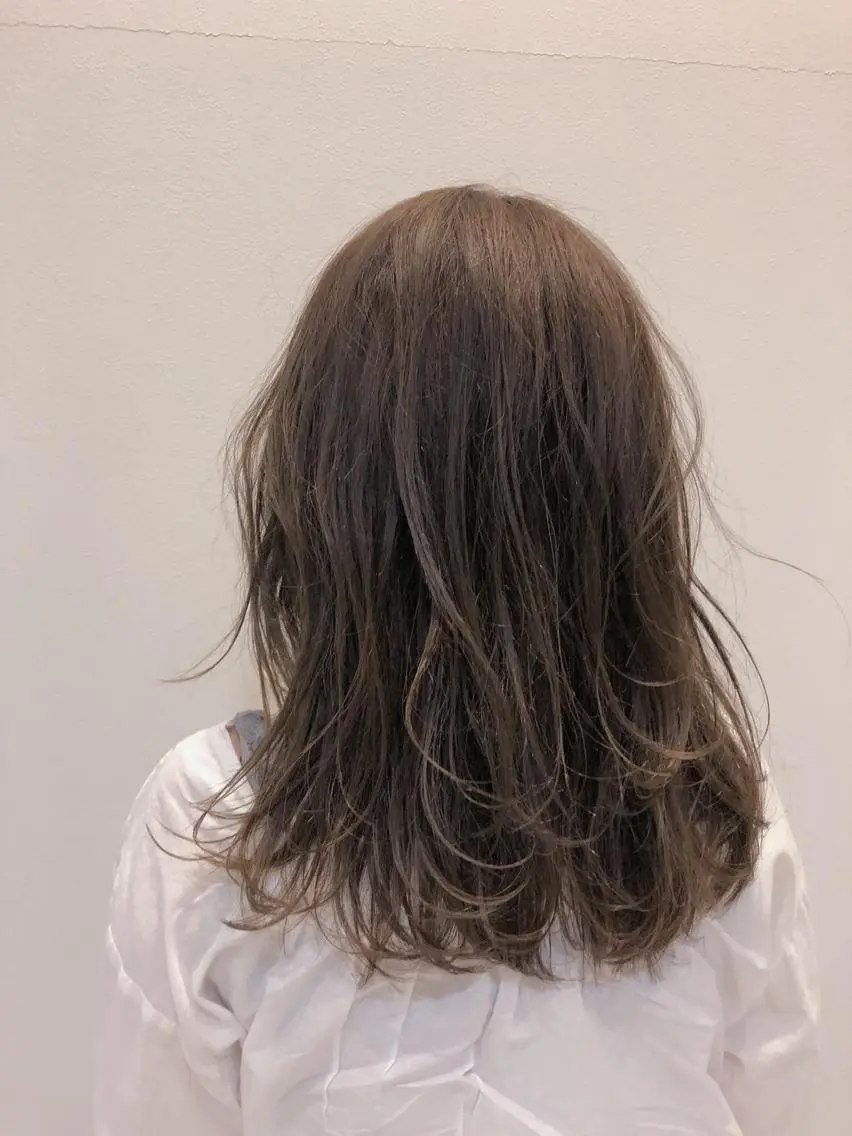 ミディアム カラー パーマ グレージュ カット パーマ トリートメント 樋野 亮のヘアスタイル