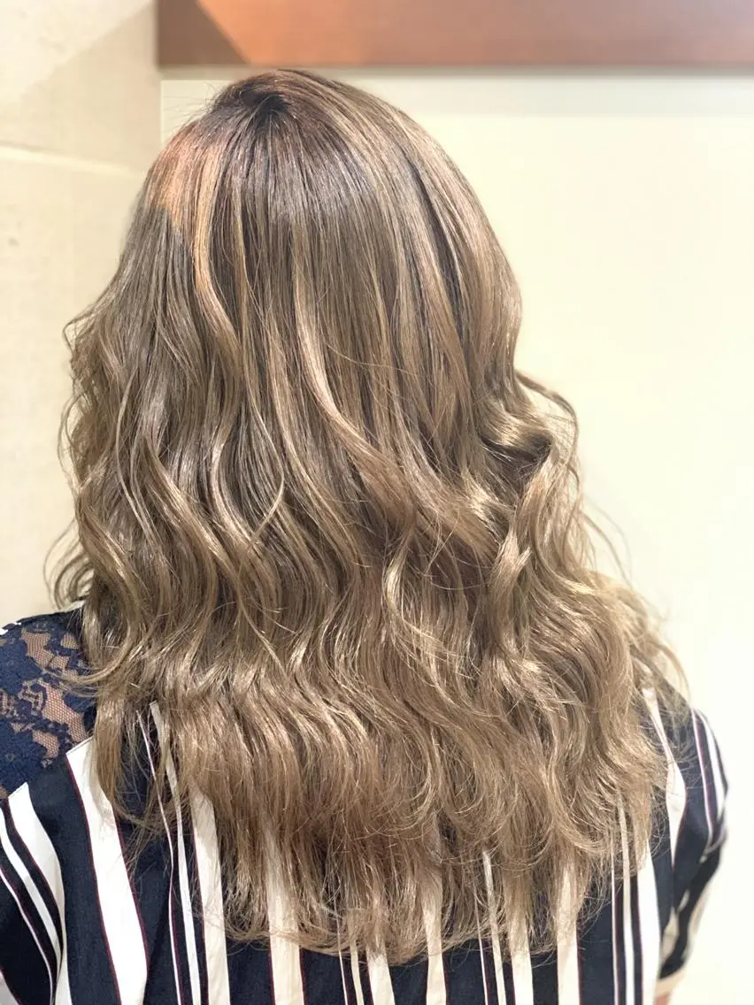 セミロング カラー ハイトーンカラー ハイトーン得意😍 Lumiereのヘアスタイル