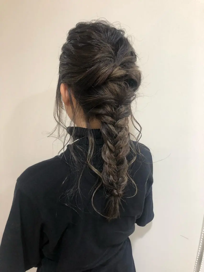 ロング カラー ヘアアレンジ ヘアセット MIOベージュカラー 柔らかいカラーのヘアスタイル