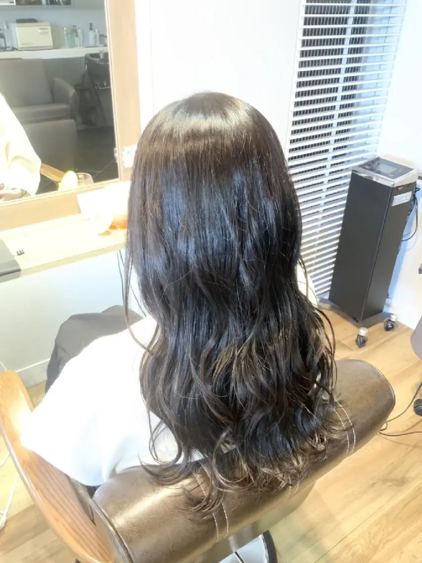 カラー ロング アッシュ アッシュグレー アッシュグレージュ グレージュ ヘアカラー トリートメント 堀 望美のヘアスタイル