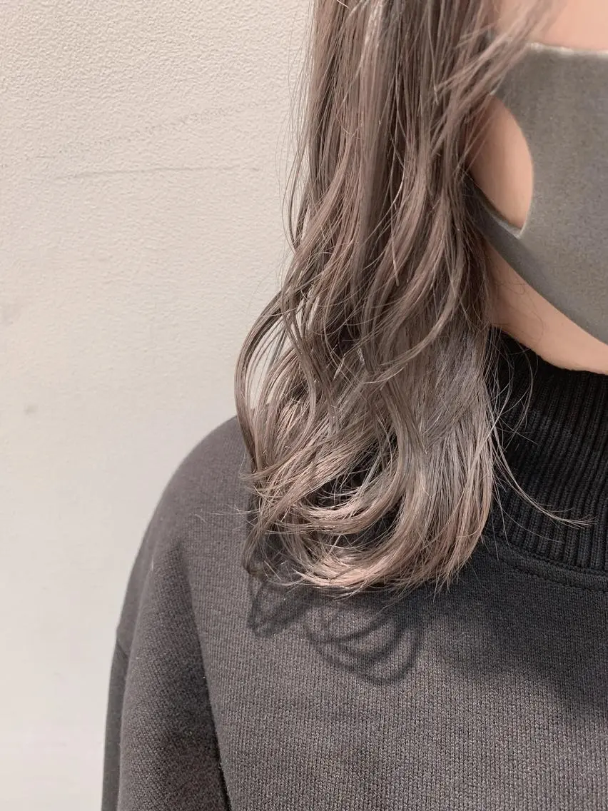ミディアム カラー ベージュカラー インナーカラー ホワイトベージュ カット ヘアカラー トリートメント 🦖鶴岡 香純🦖のヘアスタイル