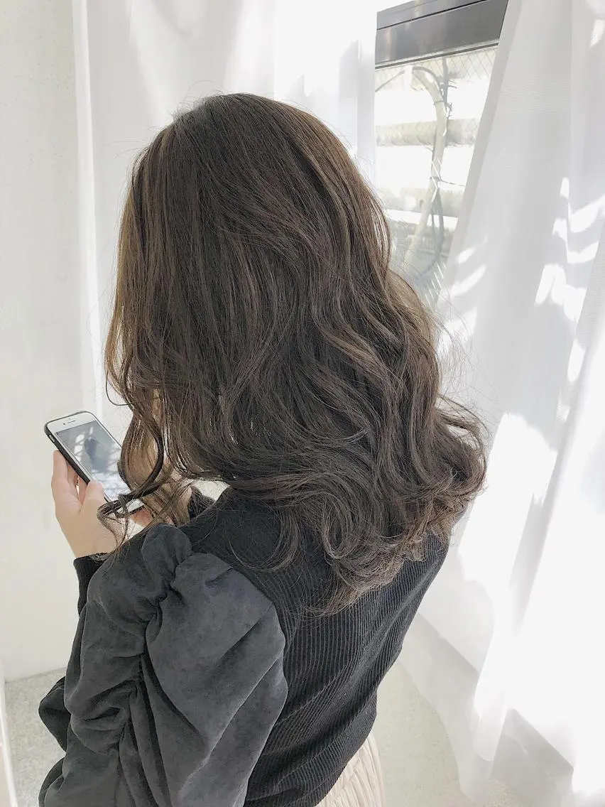 セミロング カラー グレージュ 🍎吉川浩生 トップスタイリストのヘアスタイル