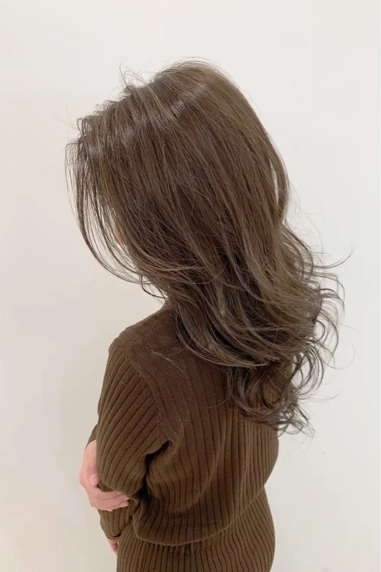 セミロング 銀座／レイヤーカット 🤍内野すみれのヘアスタイル