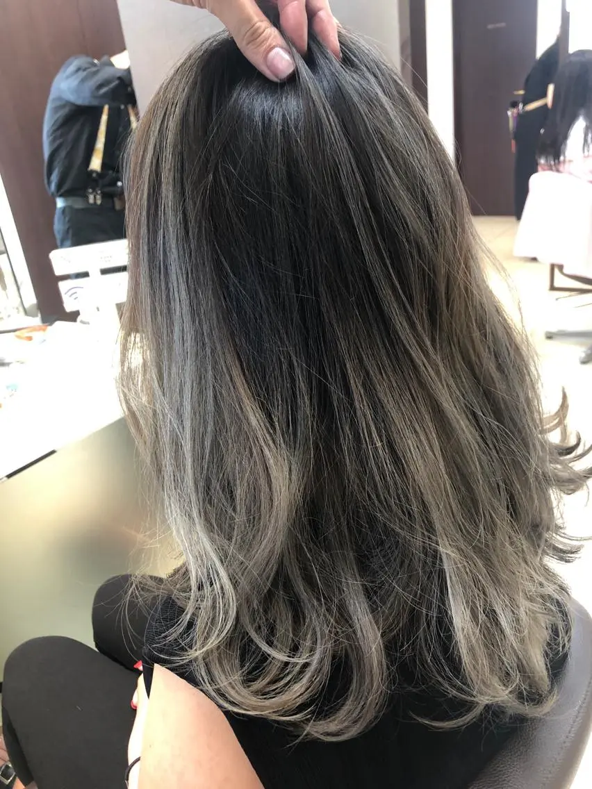 セミロング ハイライト 似合わせ レイヤー須川のヘアスタイル
