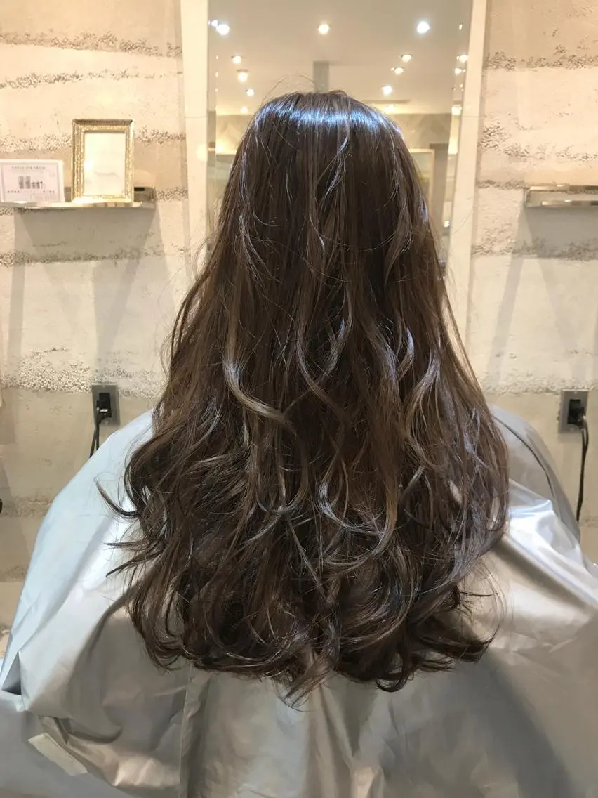 セミロング カラー グラデーションカラー グレージュ ハイライトカラー ハイライト 髪質改善・艶髪特化 木村侑平のヘアスタイル