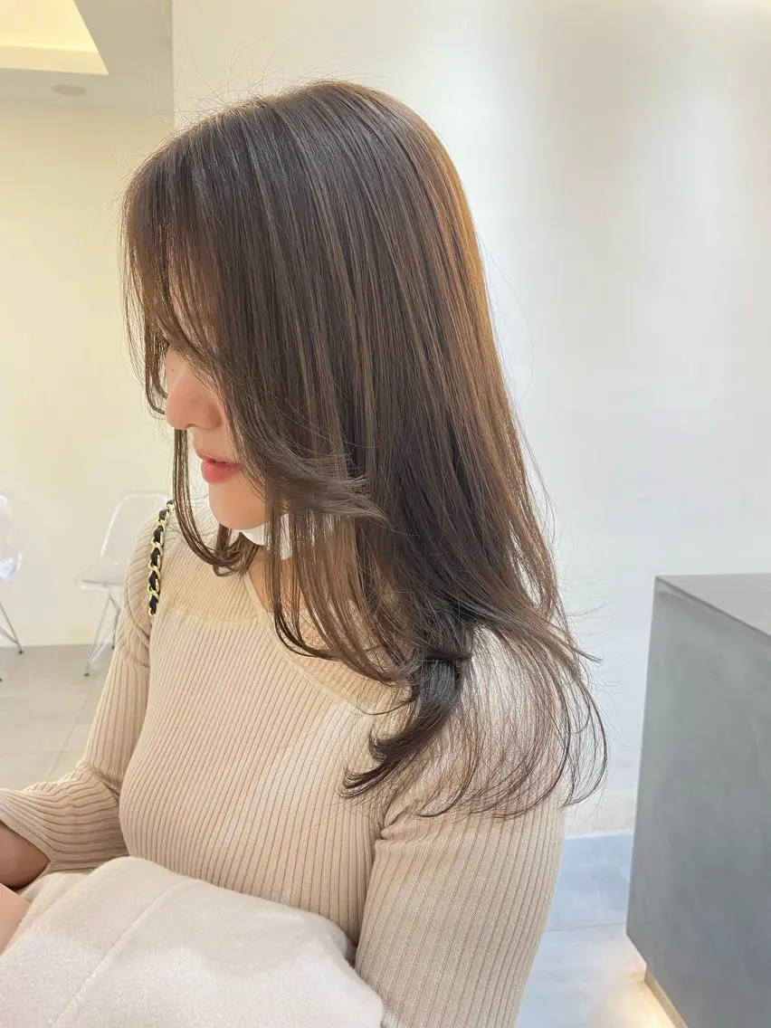 セミロング カラー ベージュカラー レイヤーカット 佐原 里奈のヘアスタイル